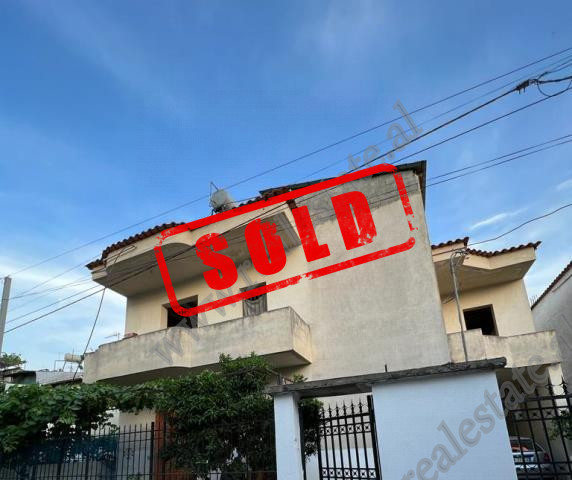 Two-storey&nbsp;villa for sale near Jordan Misja street in Tirana.
It has a construction area of 23